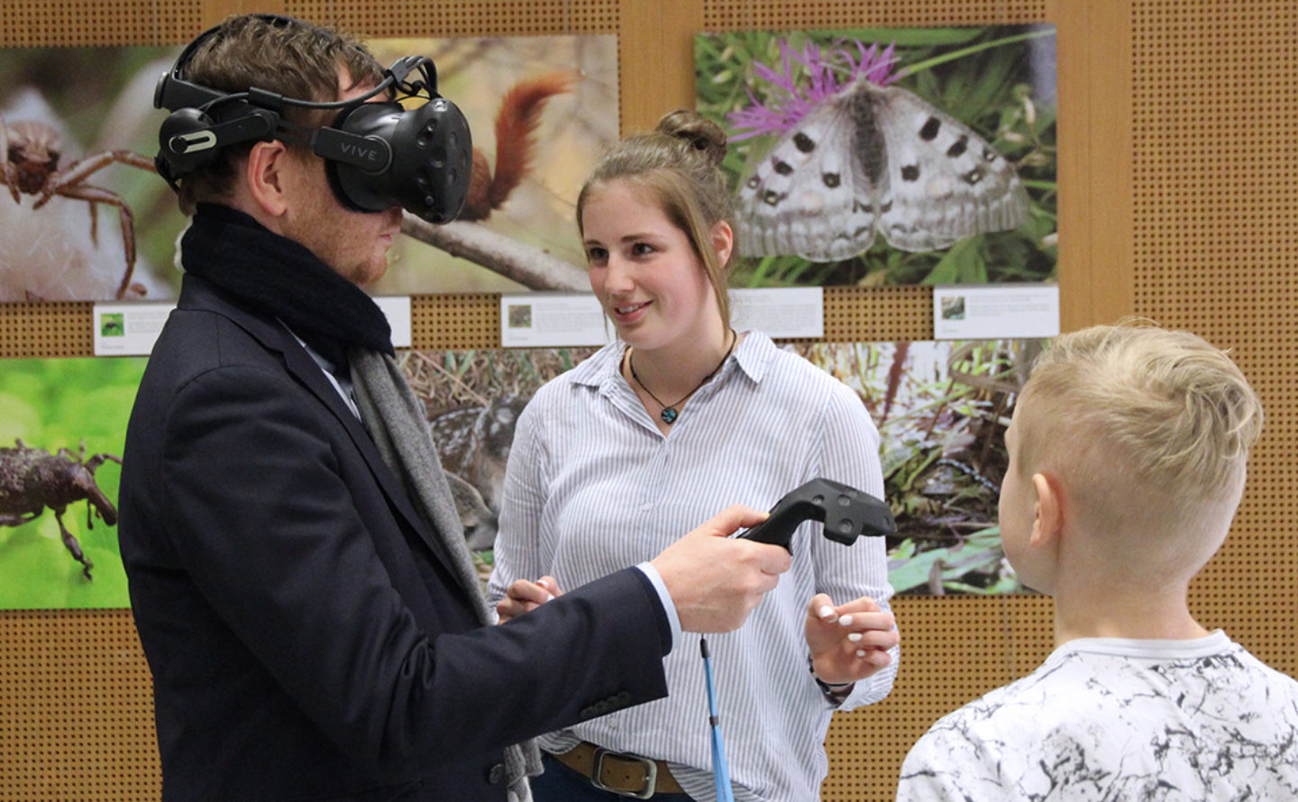 Sächsischer Ministerpräsident testet neue Museumstechnik